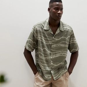 Banana Republic Men's Relaxed Fit Organic Cotton Resort Shirt Size Medium W/ tag